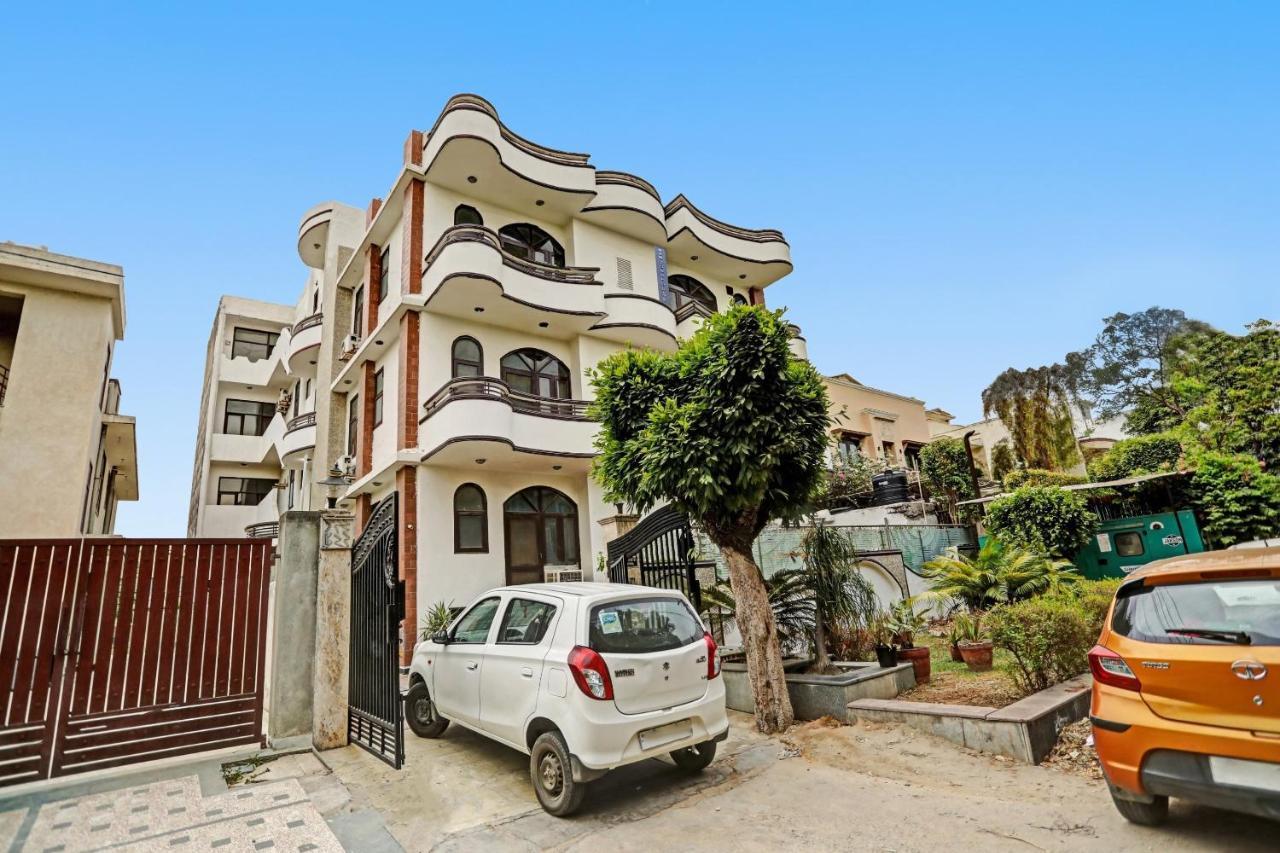 Townhouse The Premier View Near Iskcon Temple Noida Hotel Exterior photo